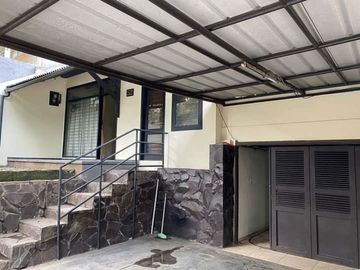 JUAL Rumah Strategis di Sarijadi Bandung