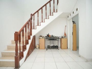 PH Rumah Full Furnished dalam Komplek Maharaja Depok