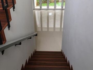 Town House Modern Asri Nyaman Strategis Pondok Bambu Jakarta