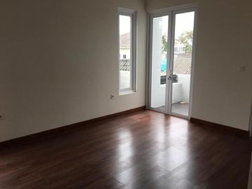 Town House Modern Asri Nyaman Strategis Pondok Bambu Jakarta
