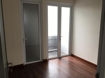 Town House Modern Asri Nyaman Strategis Pondok Bambu Jakarta
