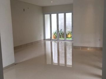 Town House Modern Asri Nyaman Strategis Pondok Bambu Jakarta