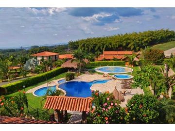 HERMOSO HOTEL EN FILANDIA VENDO