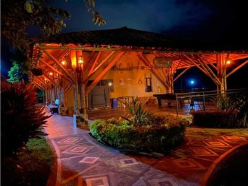 HERMOSO HOTEL EN FILANDIA VENDO