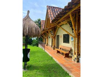 HERMOSO HOTEL EN FILANDIA VENDO