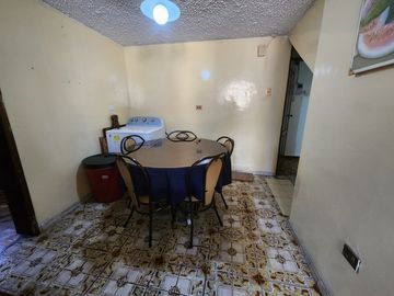 VENDO CASA RENTERA 4 PISOS SECTOR JARDIN DEL VALLE , CENTRO DE QUITO