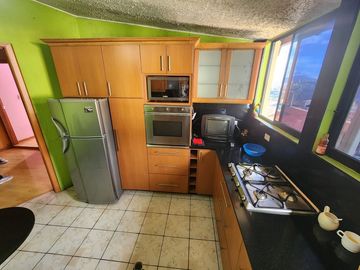 VENDO CASA RENTERA 4 PISOS SECTOR JARDIN DEL VALLE , CENTRO DE QUITO