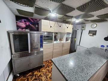 VENDO CASA RENTERA 4 PISOS SECTOR JARDIN DEL VALLE , CENTRO DE QUITO
