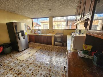 VENDO CASA RENTERA 4 PISOS SECTOR JARDIN DEL VALLE , CENTRO DE QUITO