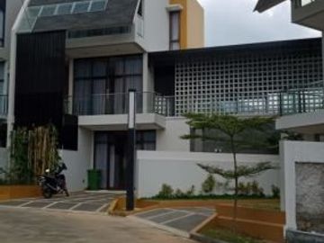 villa + PRIVATE POOL di cileunyi bandung