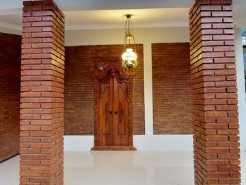1 Unit Terakhir. Rumah Klasik Di Timur Pasar Nasakom.
