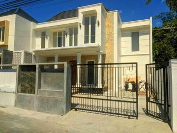 RUMAH 2LT DESAIN MEWAH DI JALAN PALAGAN