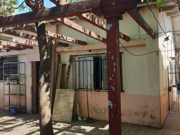 Venta Casa a Reciclar Sobre Gran Lote - OPORTUNIDAD