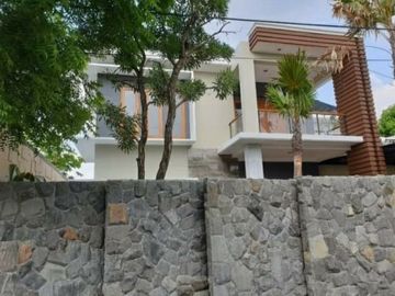 Rumah Mewah Luxury Kolam Renang di Perum Elite Colomadu Solo