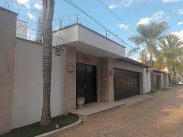 CASA C/ALBERCA EN COTO AL NORTE $8,100