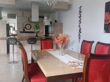 CASA C/ALBERCA EN COTO AL NORTE $8,100