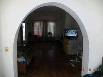Casa 6 ambientes con patio- OLIVOS