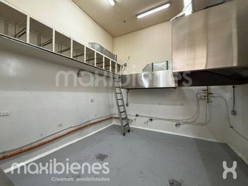 local en arriendo en loma del escobero. Cod A72388