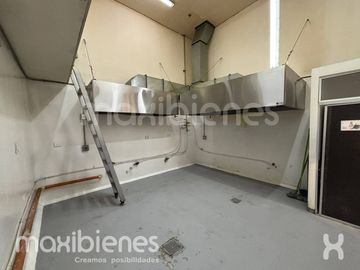 local en arriendo en loma del escobero. Cod A72388