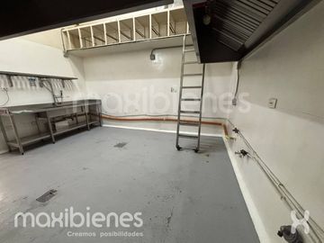 local en arriendo en loma del escobero. Cod A72388