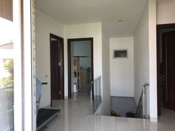 RUMAH HOEK DE LATINOS CLUSTER CENTRO BSD SERPONG JUAL MURAH