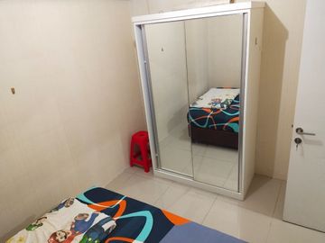 Apartemen green pramuka city bulanan full furnish wifi ready
