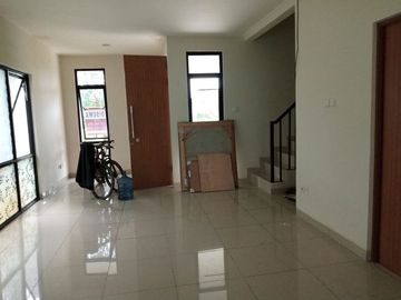 Disewakan Rumah Unfurnished 2 lt Summer Bliss Lippo Cikarang Selatan