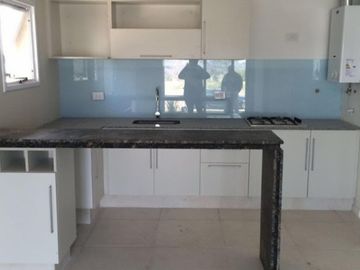 CONDOMINIO SIERRA PACIFICA. DENTRO DE COUNTRY CARLOS PAZ GOLF. AMPLIOS AMBIENTES, AMENTITIES. PRIMERA CALIDAD DE CONSTRUCCIÓN