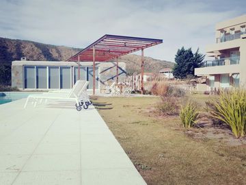 CONDOMINIO SIERRA PACIFICA. DENTRO DE COUNTRY CARLOS PAZ GOLF. AMPLIOS AMBIENTES, AMENTITIES. PRIMERA CALIDAD DE CONSTRUCCIÓN