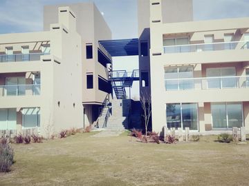 CONDOMINIO SIERRA PACIFICA. DENTRO DE COUNTRY CARLOS PAZ GOLF. AMPLIOS AMBIENTES, AMENTITIES. PRIMERA CALIDAD DE CONSTRUCCIÓN