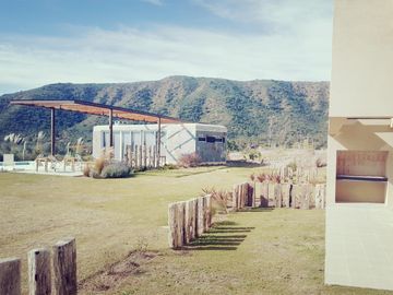 CONDOMINIO SIERRA PACIFICA. DENTRO DE COUNTRY CARLOS PAZ GOLF. AMPLIOS AMBIENTES, AMENTITIES. PRIMERA CALIDAD DE CONSTRUCCIÓN