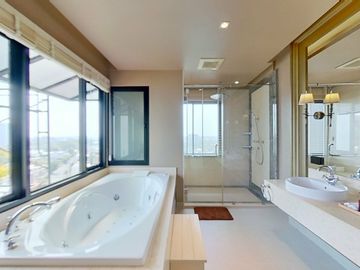 1 Bedroom Condo for sale at The Shine Condominium