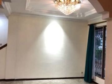 Rumah Pancoran dalam Perumahan Besar dan Mewah