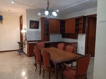 Rumah Pancoran dalam Perumahan Besar dan Mewah