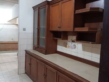 Rumah Pancoran dalam Perumahan Besar dan Mewah