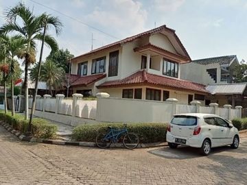Rumah Pancoran dalam Perumahan Besar dan Mewah