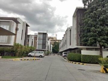 3BR Unit For Sale In QC near St. lukes, Timog, ABSCBN, Fisher Mall, Banawe, SanJuan