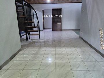 Dijual Rumah Posisi Hook Dengan Lokasi Strategis Di Sektor 9