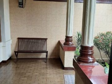 Xyiwr, RUMAH JL.SUMBAWA, Cocok buat kantor notaris / usaha
