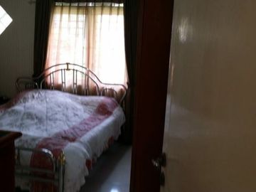 RUMAH ASRI DI GUNUNGBATU DALAM. LINGKUNGAN NYAMAN DAN SEJUK. DI DALAM KOMPLEK. LOKASI DEKAT KE GATEAWAY PASTEUR.