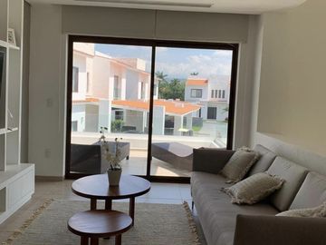 Villa en Paraíso Country Club con amplio terreno