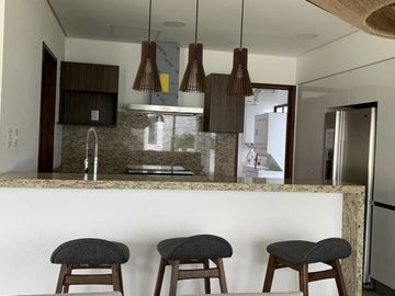 Villa en Paraíso Country Club con amplio terreno