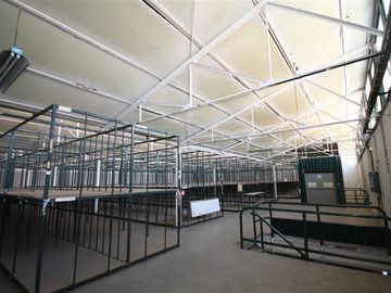 Oficina con bodegas en recinto logístico del sector de Macul