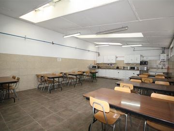 Oficina con bodegas en recinto logístico del sector de Macul