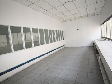 Oficina con bodegas en recinto logístico del sector de Macul