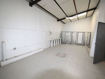 Oficina con bodegas en recinto logístico del sector de Macul