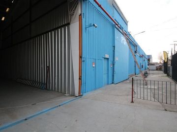 Oficina con bodegas en recinto logístico del sector de Macul