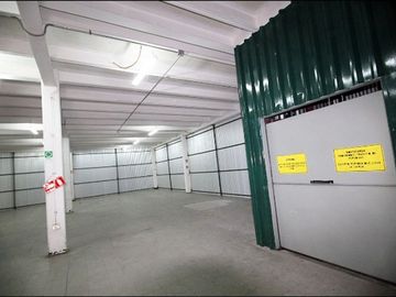Oficina con bodegas en recinto logístico del sector de Macul