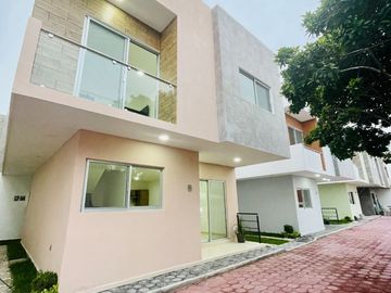 Casa en venta en Jiutepec en condominio con roof garden