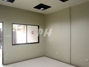 PH992 Townhouse for Sale in Fairview at 6.8M
